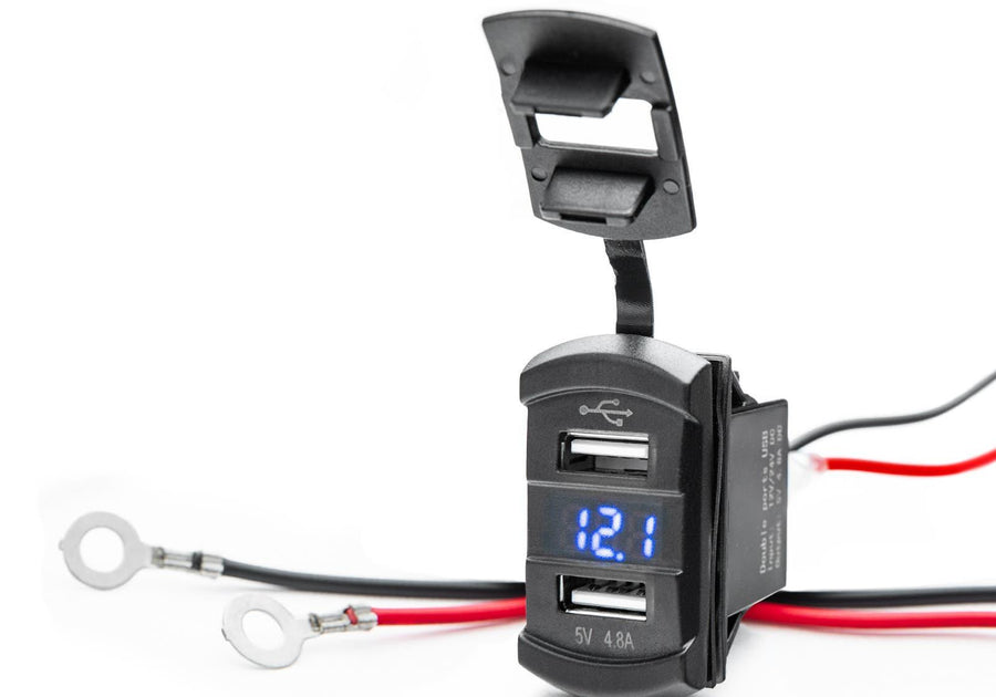 12 V UTV Voltmeter and Dual USB Charger